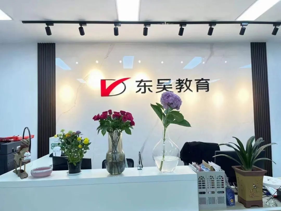 部分同學(xué)由于對考銀行缺乏足夠的認知總是不以為意，認為這是一種低檔次的職業(yè)選擇。其實銀行工作作為一種穩(wěn)定的職業(yè)選擇，具有待遇優(yōu)厚、福利保障好、職業(yè)發(fā)展前景廣闊等特點。特別是每年的銀行秋季校園招聘招聘規(guī)模大、崗位多。所以千萬不要因為自視甚高而導(dǎo)致自己失去了一個很好的就業(yè)機會。