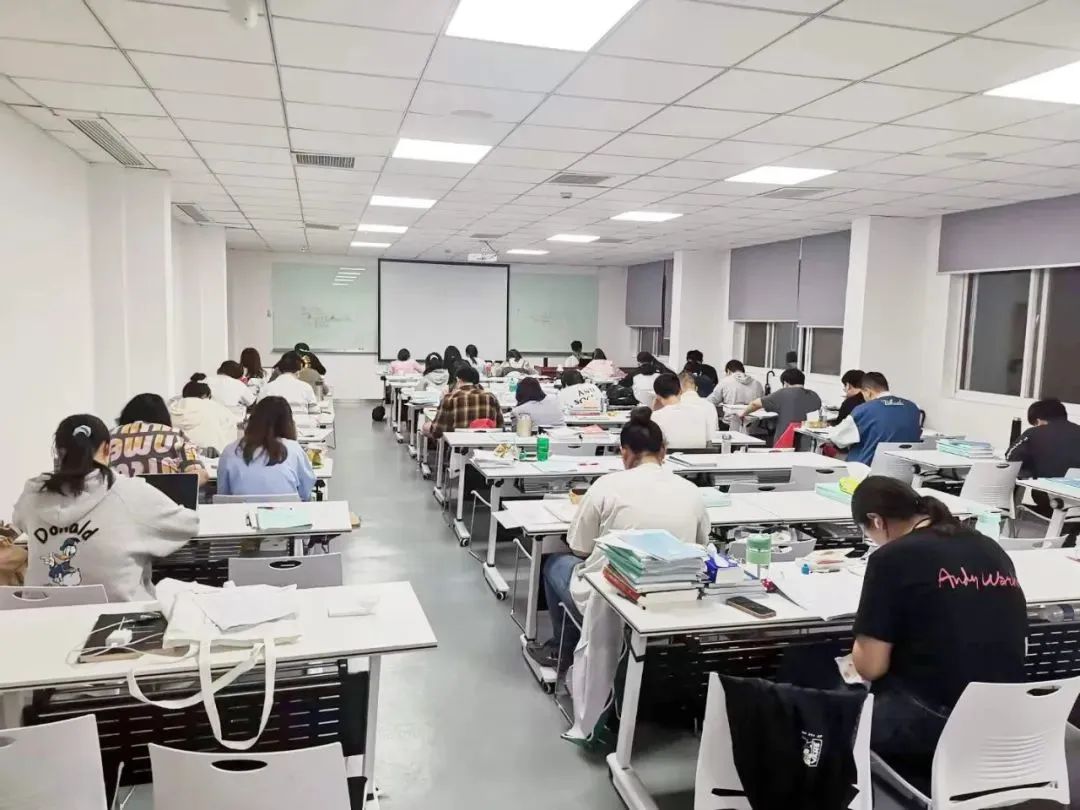 愜意的教學環(huán)境 良好的學習氛圍
